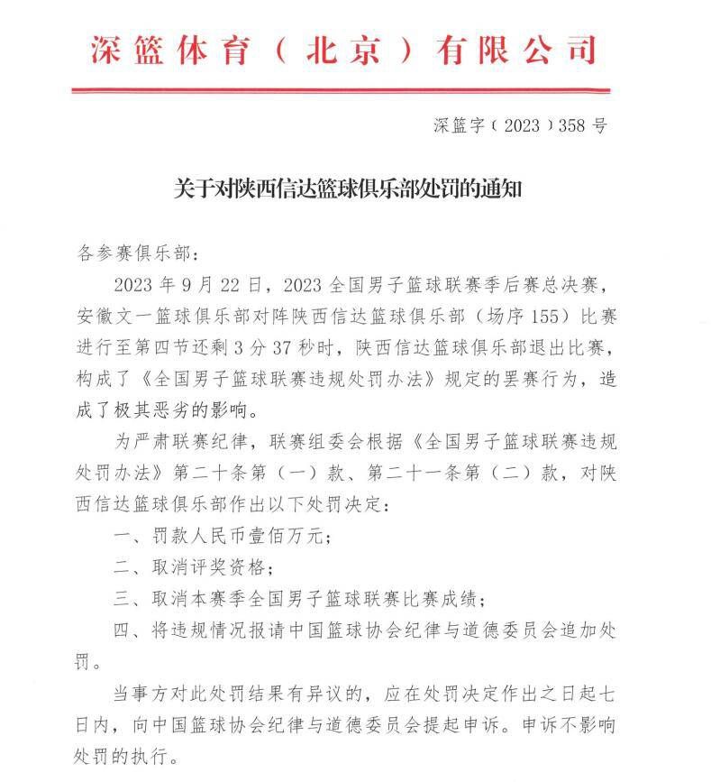 戴维·塞维尔（杰森·李 Jason Lee 饰）是洛杉矶一位郁郁不得志的词曲作者，他不分白日黑夜，尽力创作，但作品总也得不到唱片公司老板的欣赏。某天，满腔愤慨的戴维在家中年夜发雷霆，这时候，三只来自豪山的花栗鼠艾尔文（贾斯汀·朗 Justin Long 配音）、西蒙（马修·格雷·古柏勒 Matthew Gray Gubler 配音）、西尔多（杰西·麦卡尼 Jesse McCartney 配音）闯进戴维的糊口。戴维惊奇地发现，这三个玩皮混闹的小家伙不但会措辞，并且还能和声唱歌。因而他和小家伙们告竣和谈，它们